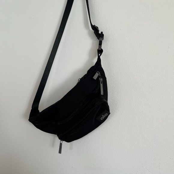 NWOT Alo Explorer Fanny Pack in Black - Picture 7 of 9